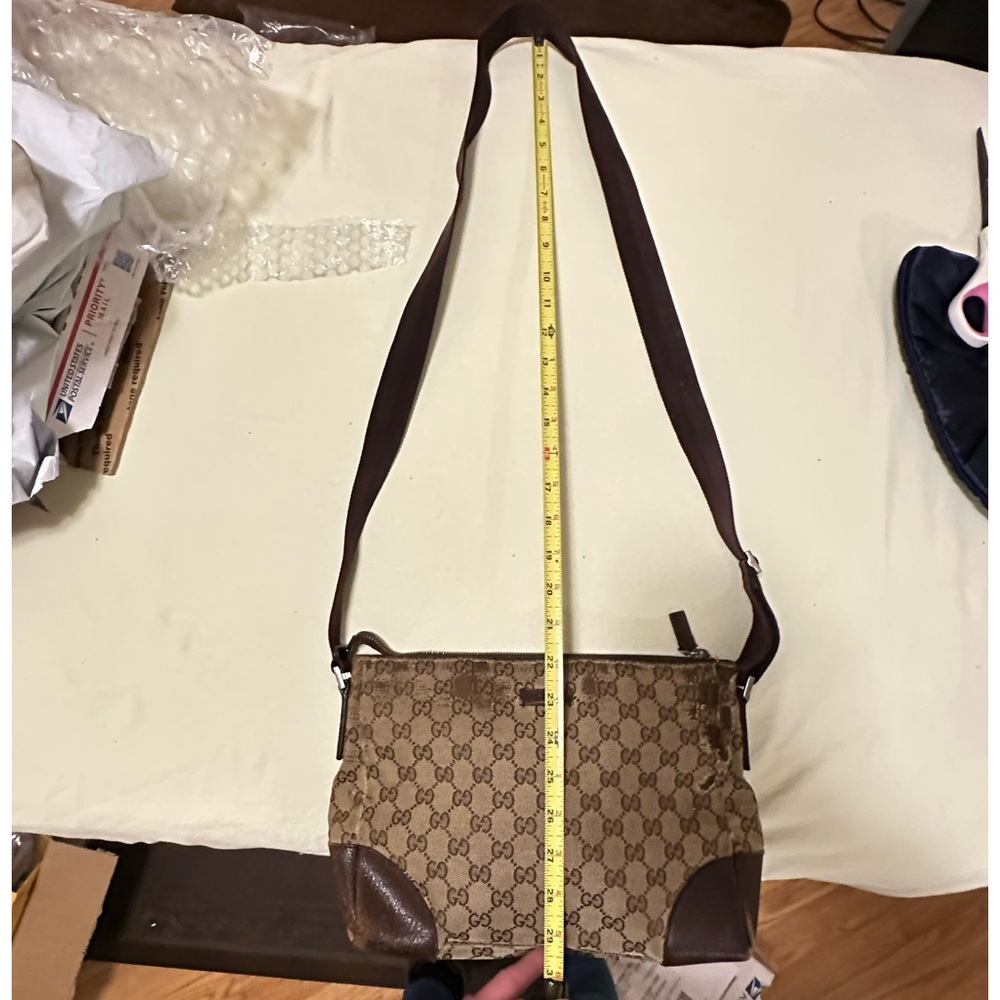 Rehab Gucci Bag with rubbing Likely can be fixed if you know how or by a cobbler - Picture 3 of 11